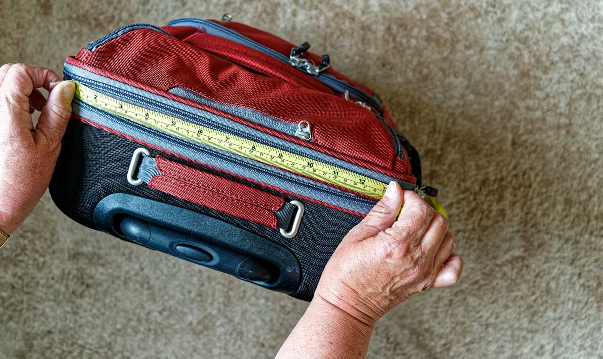 A hand of an elderly measuring a bag